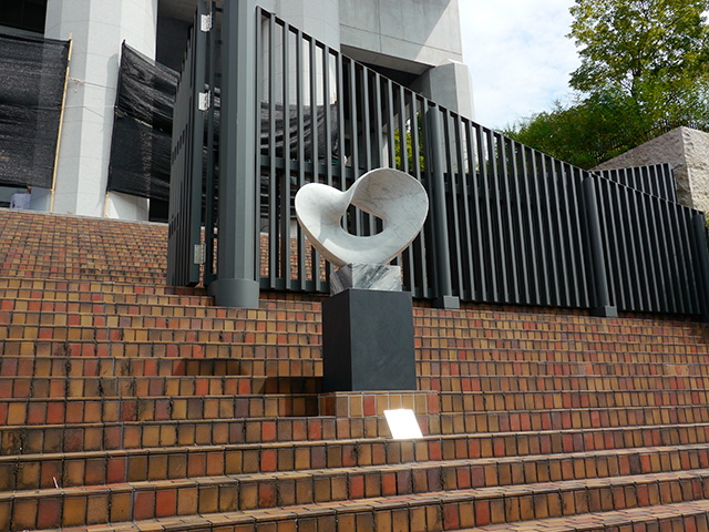 2016年9月12日／京都造形芸術大学大理石彫刻作品「風の環2011 -絆-」／3.11慰霊モニュメント1/3モデル／武藤順九作