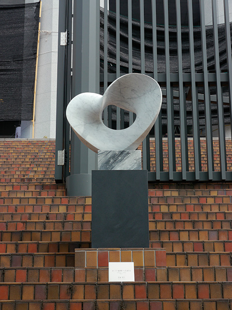 2016年9月12日／京都造形芸術大学大理石彫刻作品「風の環2011 -絆-」／3.11慰霊モニュメント1/3モデル／武藤順九作